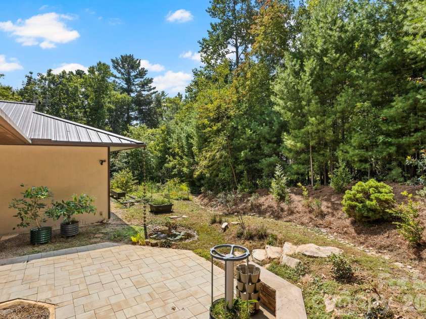 36 Ravenwood Drive, Fletcher, NC 28732.  MLS# CAR4420413, YatesRealty ID 51515. 