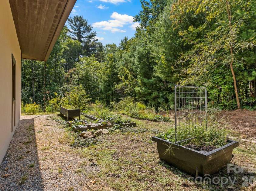 36 Ravenwood Drive, Fletcher, NC 28732.  MLS# CAR4420413, YatesRealty ID 51515. 