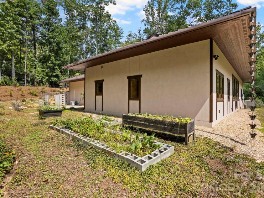36 Ravenwood Drive, Fletcher, NC 28732.  MLS# CAR4420413, YatesRealty ID 51515. 