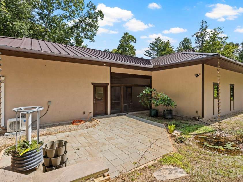 36 Ravenwood Drive, Fletcher, NC 28732.  MLS# CAR4420413, YatesRealty ID 51515. 