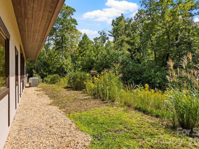 36 Ravenwood Drive, Fletcher, NC 28732.  MLS# CAR4420413, YatesRealty ID 51515. 