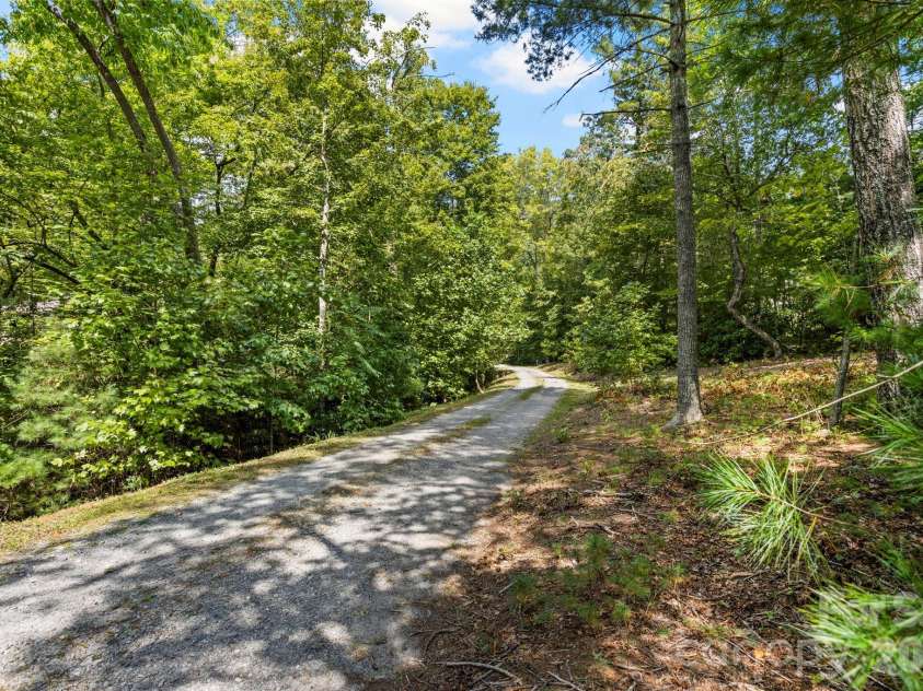 36 Ravenwood Drive, Fletcher, NC 28732.  MLS# CAR4420413, YatesRealty ID 51515. 