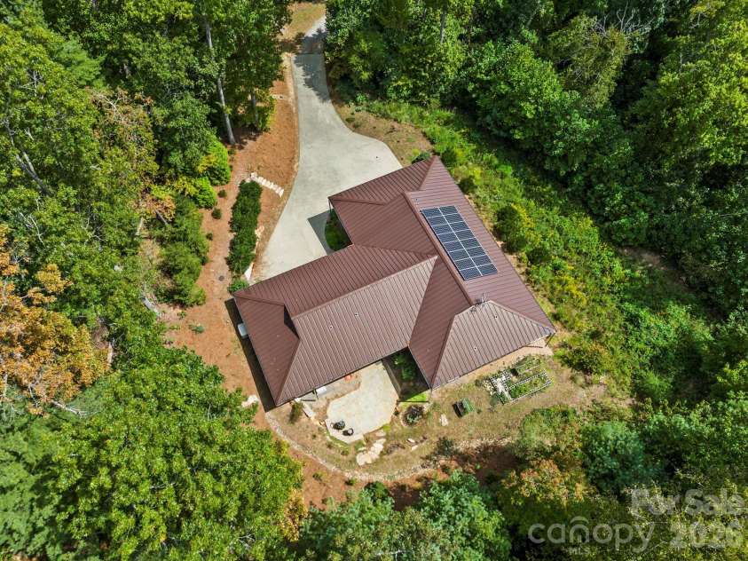 36 Ravenwood Drive, Fletcher, NC 28732.  MLS# CAR4420413, YatesRealty ID 51515. 