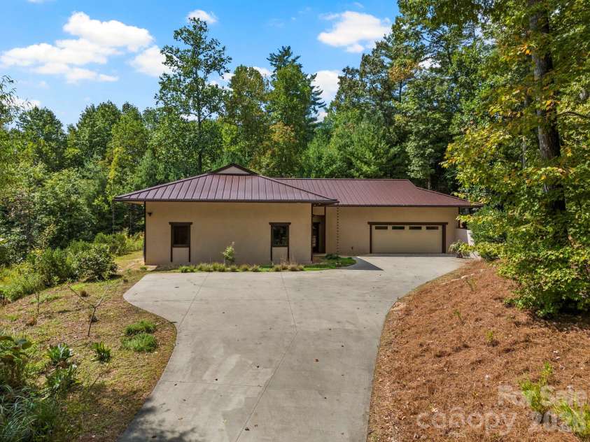 36 Ravenwood Drive, Fletcher, NC 28732.  MLS# CAR4420413, YatesRealty ID 51515. 