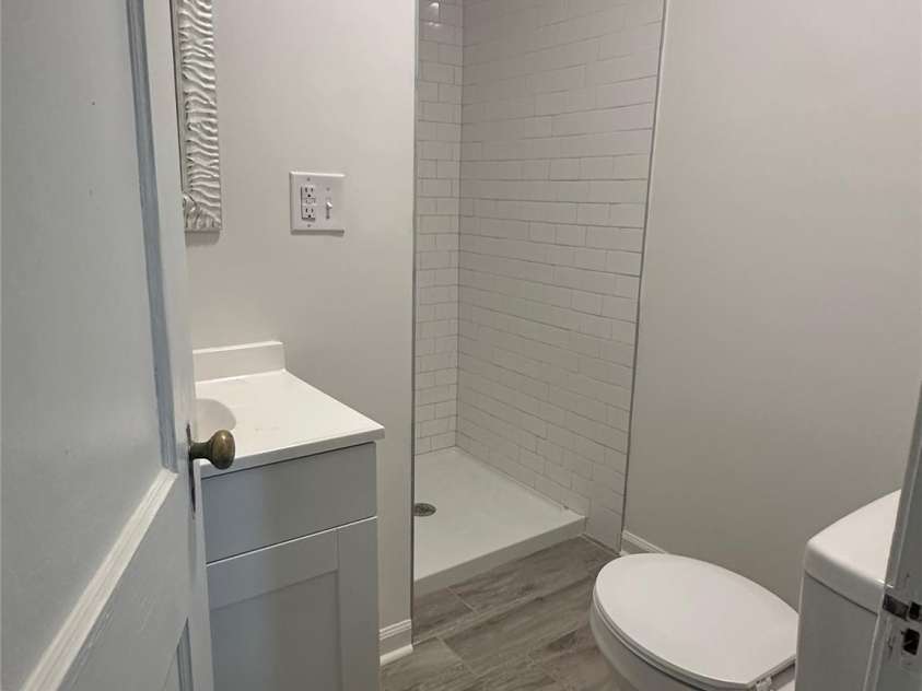 1900 Peachtree Street, Winston Salem, NC 27107.  MLS# CAR4426125, YatesRealty ID 51518. Main level bathroom