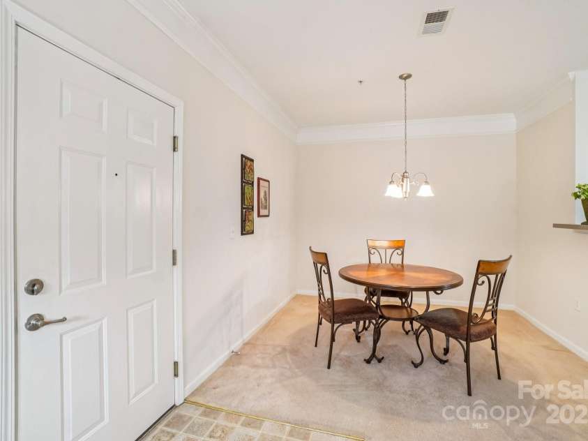 316 Appeldoorn Circle, Asheville, NC 28803.  MLS# CAR4316997, YatesRealty ID 51520. Dining area