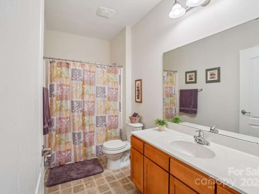 316 Appeldoorn Circle, Asheville, NC 28803.  MLS# CAR4316997, YatesRealty ID 51520. Full bath