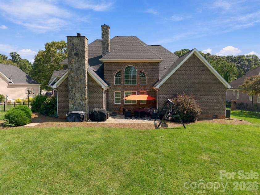 6671 Fox Ridge Circle, Davidson, NC 28036.  MLS# CAR4425420, YatesRealty ID 51520. 