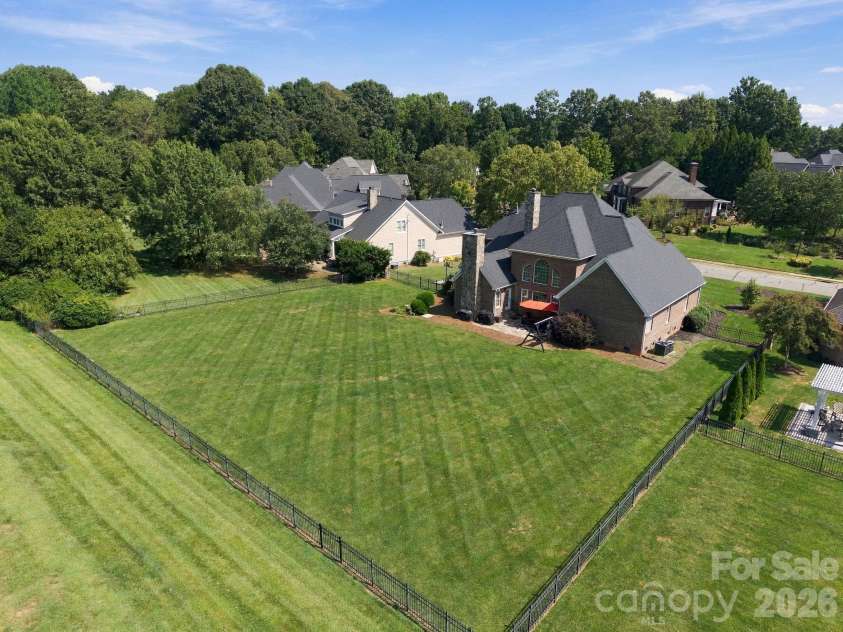 6671 Fox Ridge Circle, Davidson, NC 28036.  MLS# CAR4425420, YatesRealty ID 51520. 
