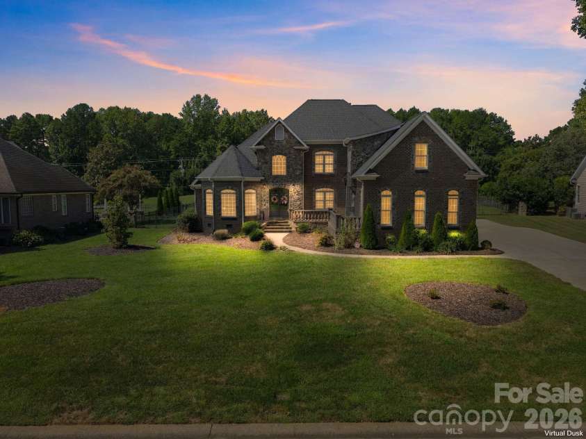 6671 Fox Ridge Circle, Davidson, NC 28036.  MLS# CAR4425420, YatesRealty ID 51520. 
