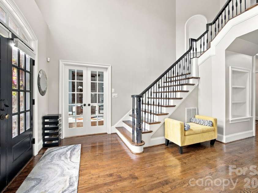 6671 Fox Ridge Circle, Davidson, NC 28036.  MLS# CAR4425420, YatesRealty ID 51520. 