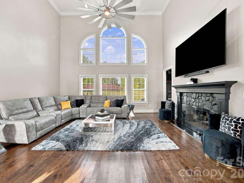 6671 Fox Ridge Circle, Davidson, NC 28036.  MLS# CAR4425420, YatesRealty ID 51520. 