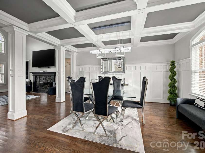 6671 Fox Ridge Circle, Davidson, NC 28036.  MLS# CAR4425420, YatesRealty ID 51520. 