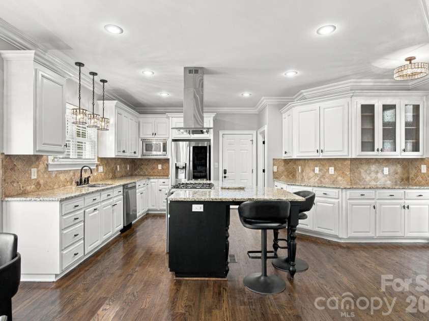 6671 Fox Ridge Circle, Davidson, NC 28036.  MLS# CAR4425420, YatesRealty ID 51520. 