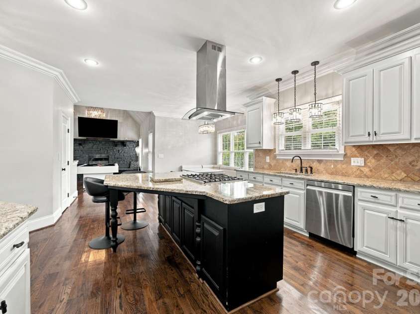 6671 Fox Ridge Circle, Davidson, NC 28036.  MLS# CAR4425420, YatesRealty ID 51520. 