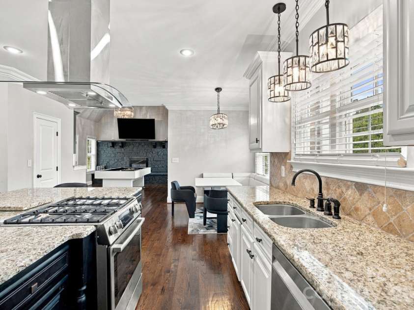 6671 Fox Ridge Circle, Davidson, NC 28036.  MLS# CAR4425420, YatesRealty ID 51520. 