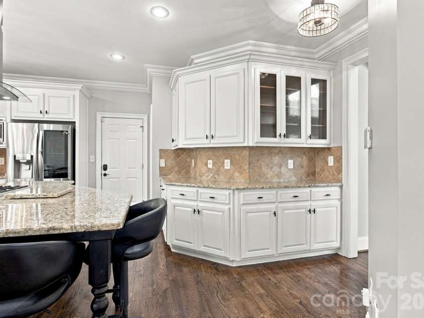 6671 Fox Ridge Circle, Davidson, NC 28036.  MLS# CAR4425420, YatesRealty ID 51520. 