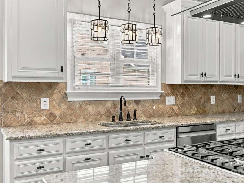 6671 Fox Ridge Circle, Davidson, NC 28036.  MLS# CAR4425420, YatesRealty ID 51520. 