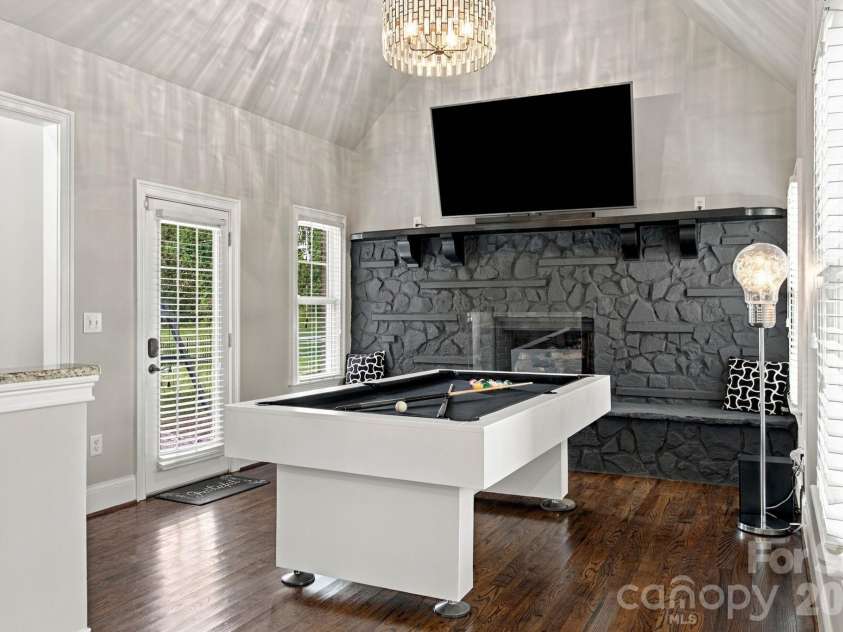 6671 Fox Ridge Circle, Davidson, NC 28036.  MLS# CAR4425420, YatesRealty ID 51520. 