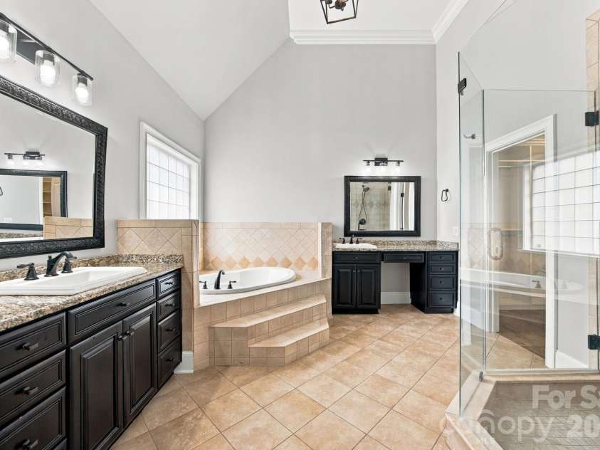 6671 Fox Ridge Circle, Davidson, NC 28036.  MLS# CAR4425420, YatesRealty ID 51520. 