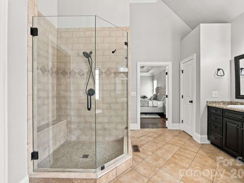 6671 Fox Ridge Circle, Davidson, NC 28036.  MLS# CAR4425420, YatesRealty ID 51520. 