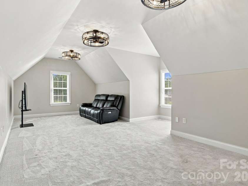 6671 Fox Ridge Circle, Davidson, NC 28036.  MLS# CAR4425420, YatesRealty ID 51520. 