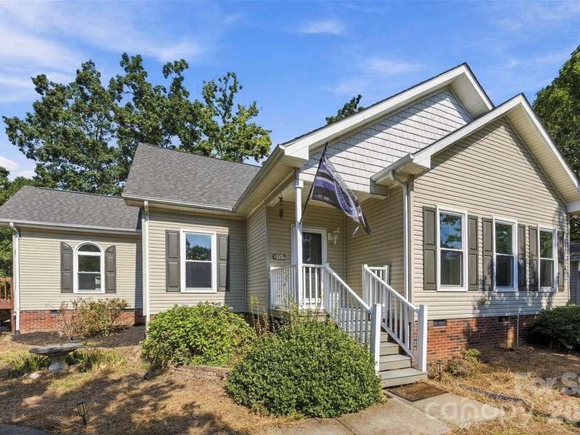 3787 Rolling View Lane, Maiden, NC 28650.  MLS# CAR4426067, YatesRealty ID 51521. 