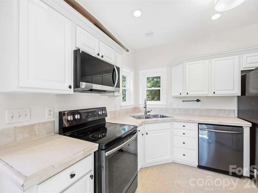 3787 Rolling View Lane, Maiden, NC 28650.  MLS# CAR4426067, YatesRealty ID 51521. 