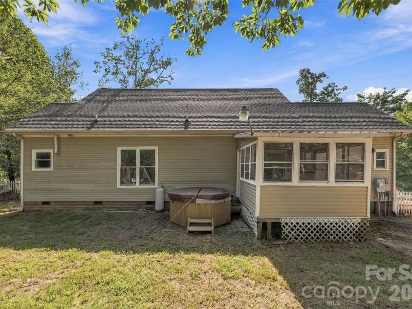 3787 Rolling View Lane, Maiden, NC 28650.  MLS# CAR4426067, YatesRealty ID 51521. 