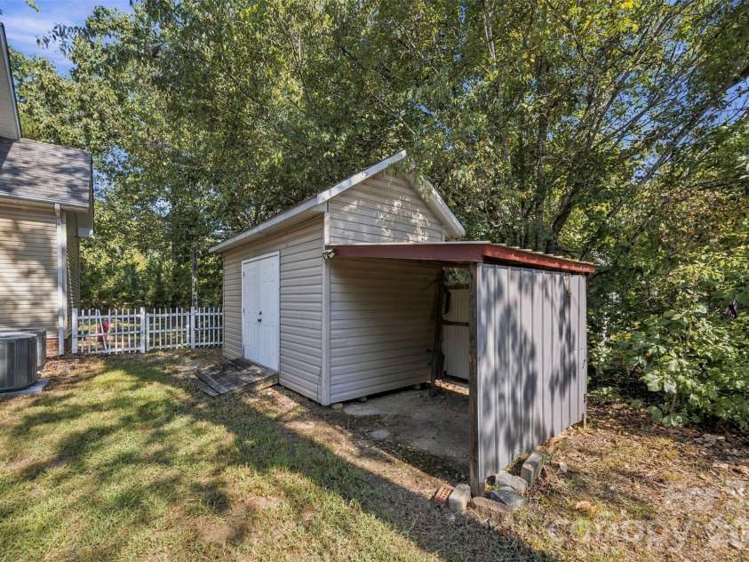 3787 Rolling View Lane, Maiden, NC 28650.  MLS# CAR4426067, YatesRealty ID 51521. 
