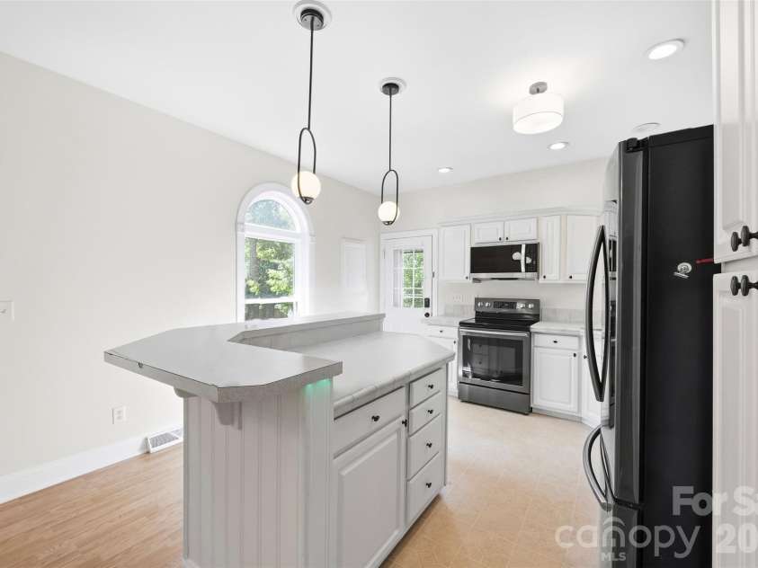 3787 Rolling View Lane, Maiden, NC 28650.  MLS# CAR4426067, YatesRealty ID 51521. 