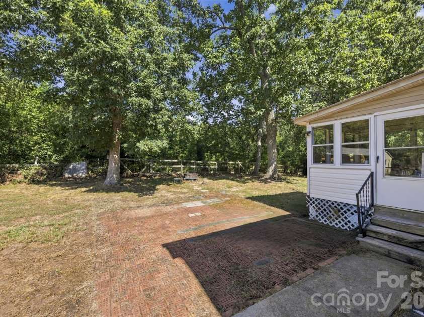 3787 Rolling View Lane, Maiden, NC 28650.  MLS# CAR4426067, YatesRealty ID 51521. 