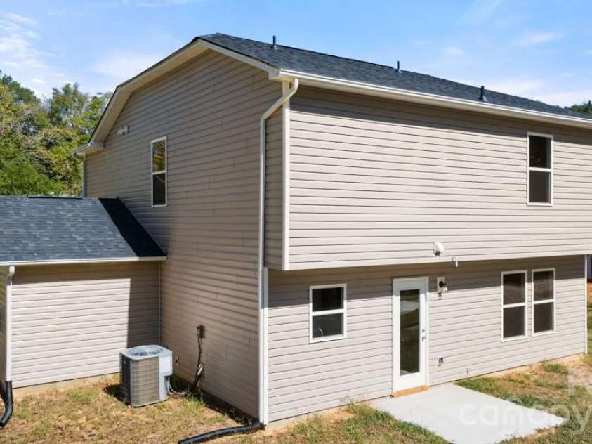609 Warren Street, Shelby, NC 28150.  MLS# CAR4425550, YatesRealty ID 51524. 