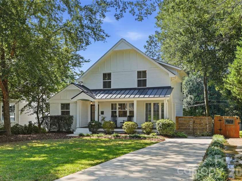 2424 Kingsbury Drive, Charlotte, NC 28205.  MLS# CAR4422896, YatesRealty ID 51525. 
