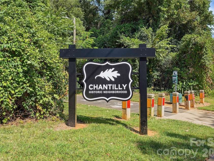 2424 Kingsbury Drive, Charlotte, NC 28205.  MLS# CAR4422896, YatesRealty ID 51525. 