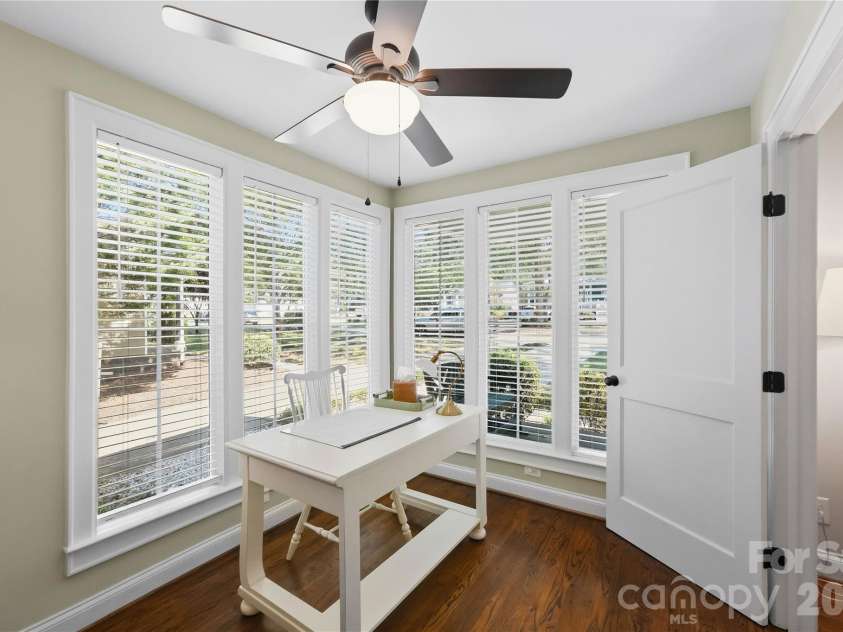 2424 Kingsbury Drive, Charlotte, NC 28205.  MLS# CAR4422896, YatesRealty ID 51525. 