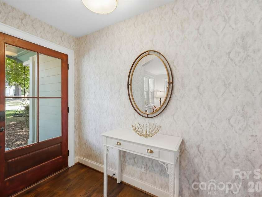 2424 Kingsbury Drive, Charlotte, NC 28205.  MLS# CAR4422896, YatesRealty ID 51525. 