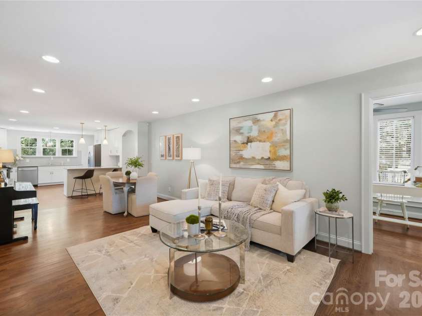 2424 Kingsbury Drive, Charlotte, NC 28205.  MLS# CAR4422896, YatesRealty ID 51525. 