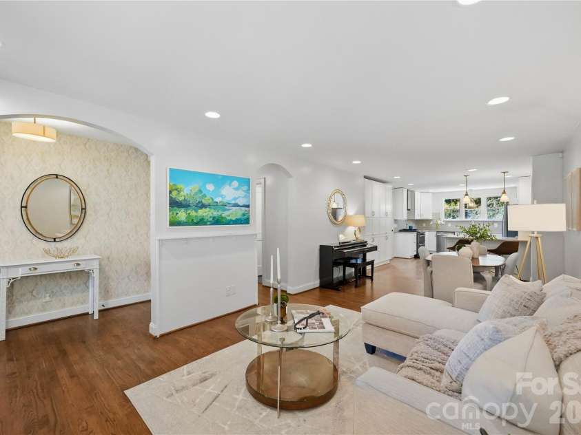 2424 Kingsbury Drive, Charlotte, NC 28205.  MLS# CAR4422896, YatesRealty ID 51525. 