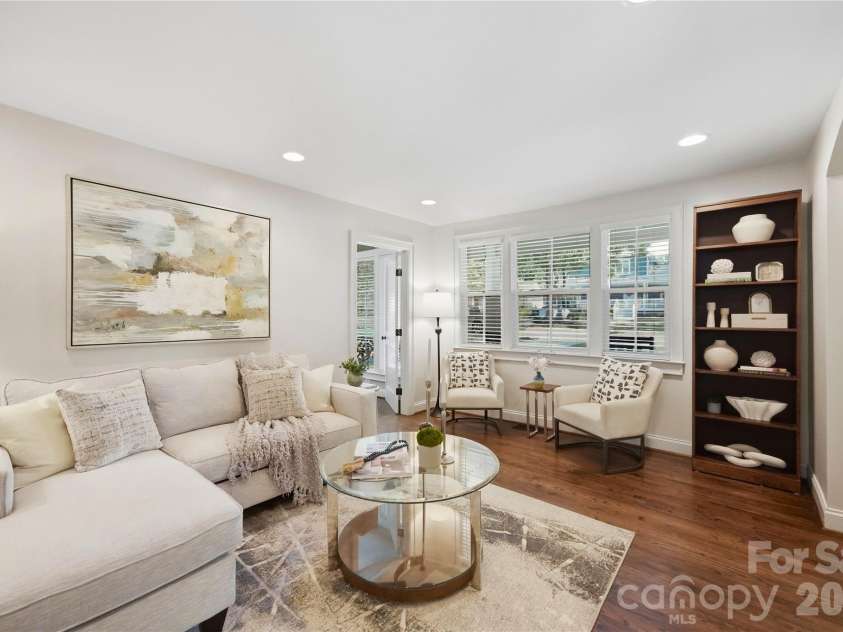 2424 Kingsbury Drive, Charlotte, NC 28205.  MLS# CAR4422896, YatesRealty ID 51525. 