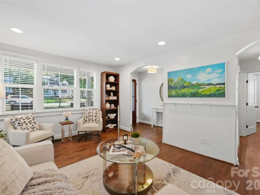 2424 Kingsbury Drive, Charlotte, NC 28205.  MLS# CAR4422896, YatesRealty ID 51525. 