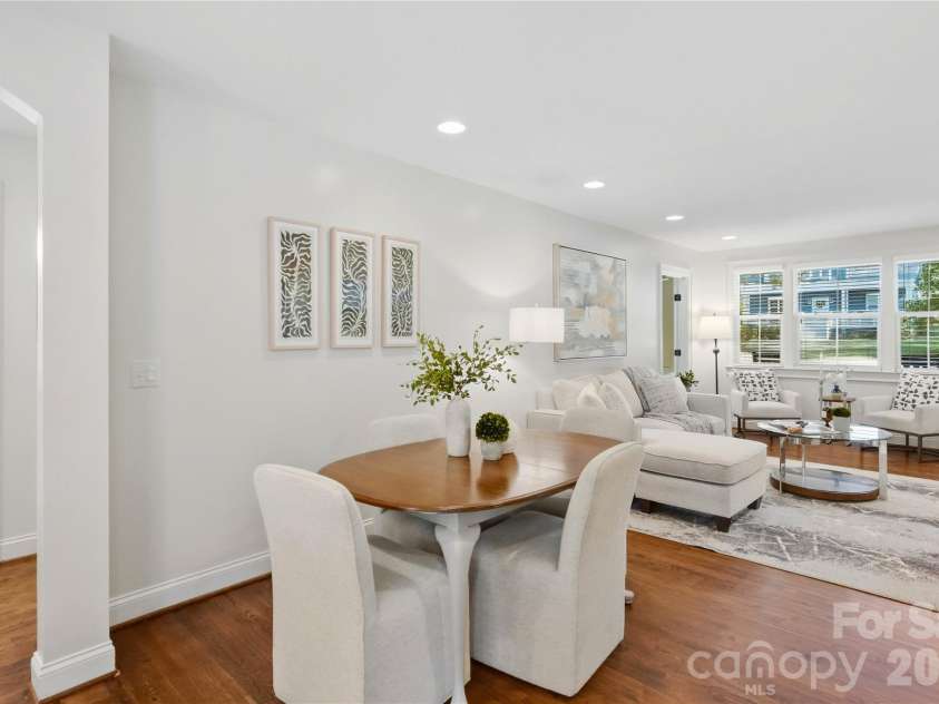 2424 Kingsbury Drive, Charlotte, NC 28205.  MLS# CAR4422896, YatesRealty ID 51525. 