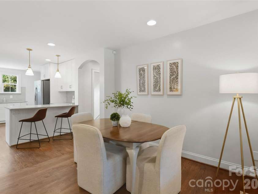 2424 Kingsbury Drive, Charlotte, NC 28205.  MLS# CAR4422896, YatesRealty ID 51525. 