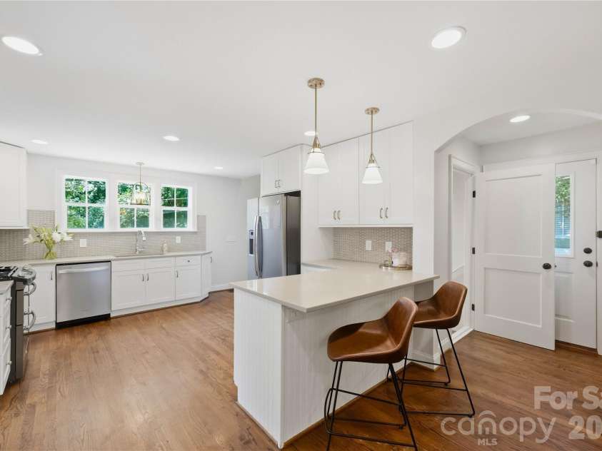 2424 Kingsbury Drive, Charlotte, NC 28205.  MLS# CAR4422896, YatesRealty ID 51525. 