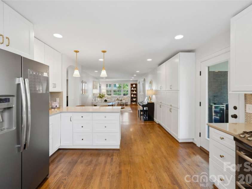 2424 Kingsbury Drive, Charlotte, NC 28205.  MLS# CAR4422896, YatesRealty ID 51525. 