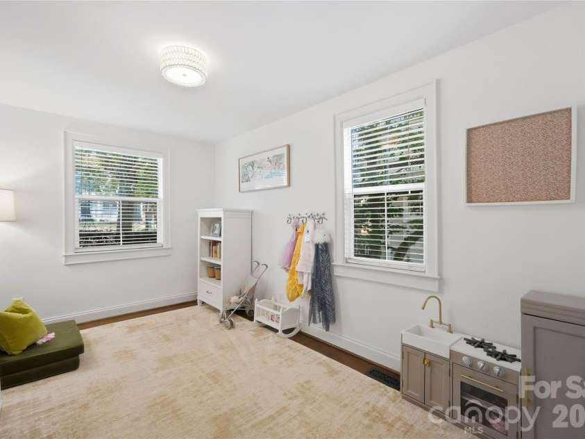 2424 Kingsbury Drive, Charlotte, NC 28205.  MLS# CAR4422896, YatesRealty ID 51525. 