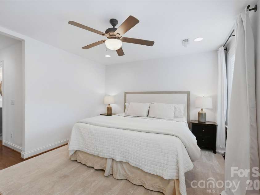 2424 Kingsbury Drive, Charlotte, NC 28205.  MLS# CAR4422896, YatesRealty ID 51525. 