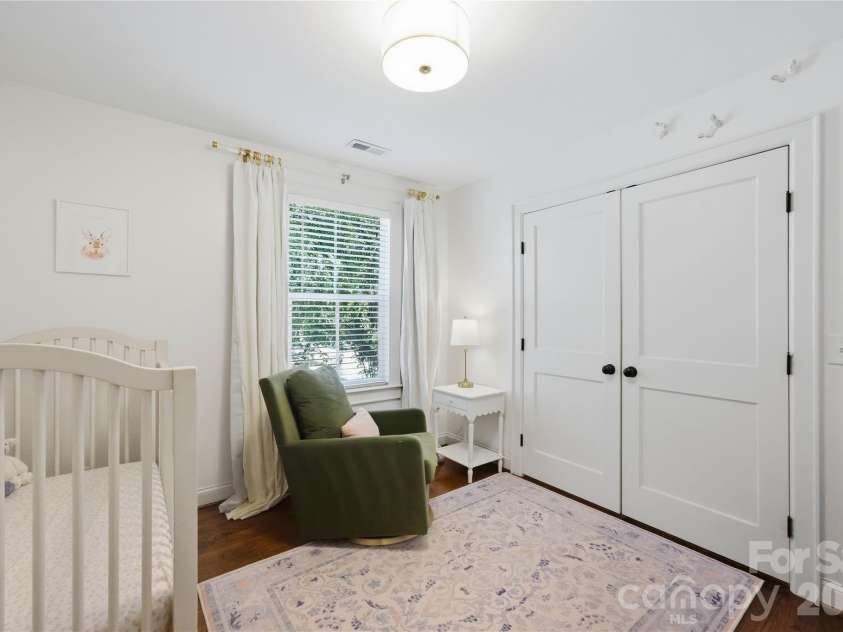 2424 Kingsbury Drive, Charlotte, NC 28205.  MLS# CAR4422896, YatesRealty ID 51525. 