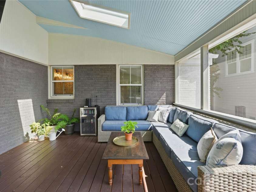 2424 Kingsbury Drive, Charlotte, NC 28205.  MLS# CAR4422896, YatesRealty ID 51525. 