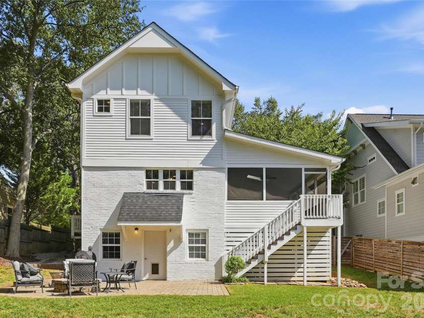 2424 Kingsbury Drive, Charlotte, NC 28205.  MLS# CAR4422896, YatesRealty ID 51525. 